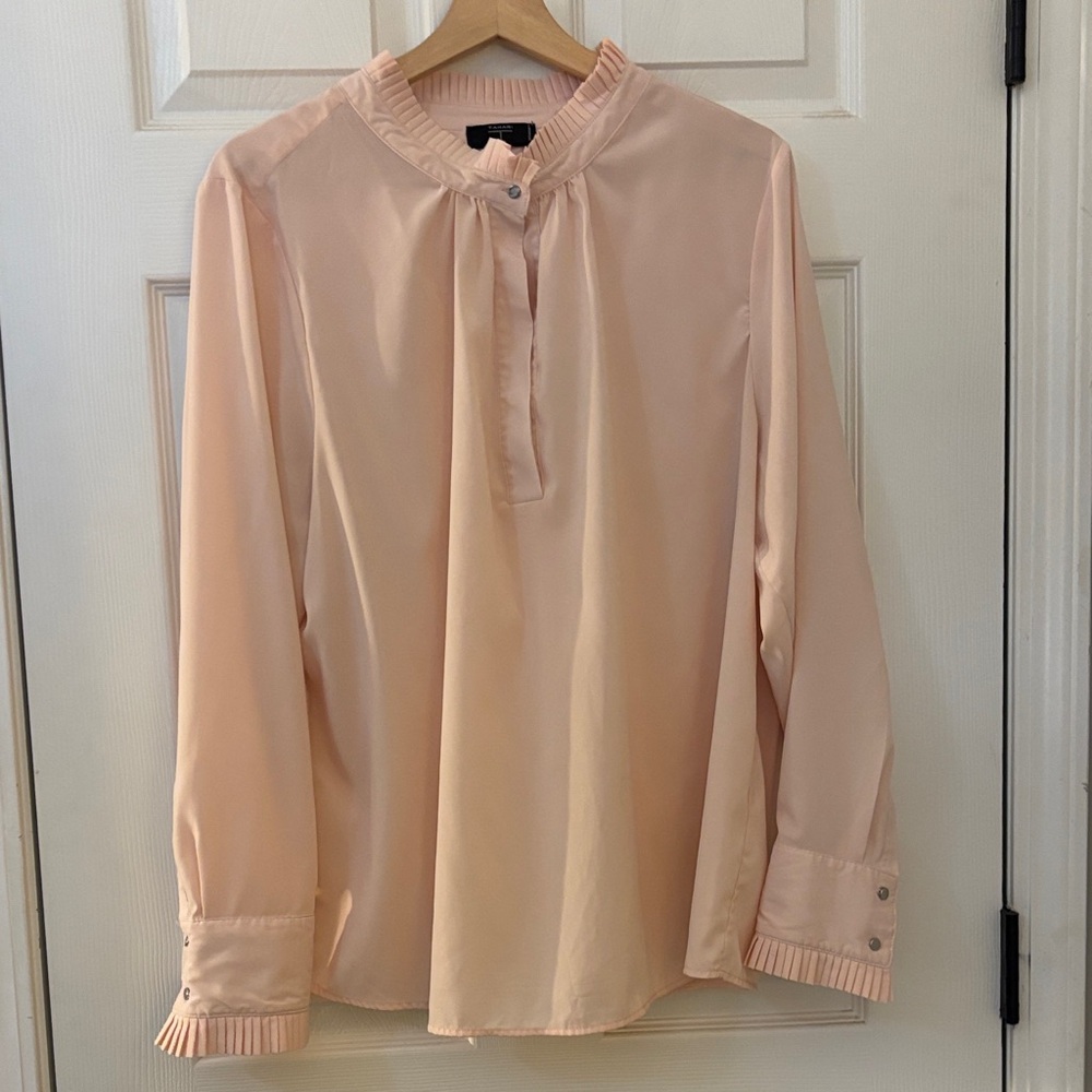 Tahari peach ruffled blouse 1X/TG